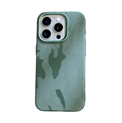 Capa Camuflada para iPhone - Design Verde Estiloso com Proteção Confiável